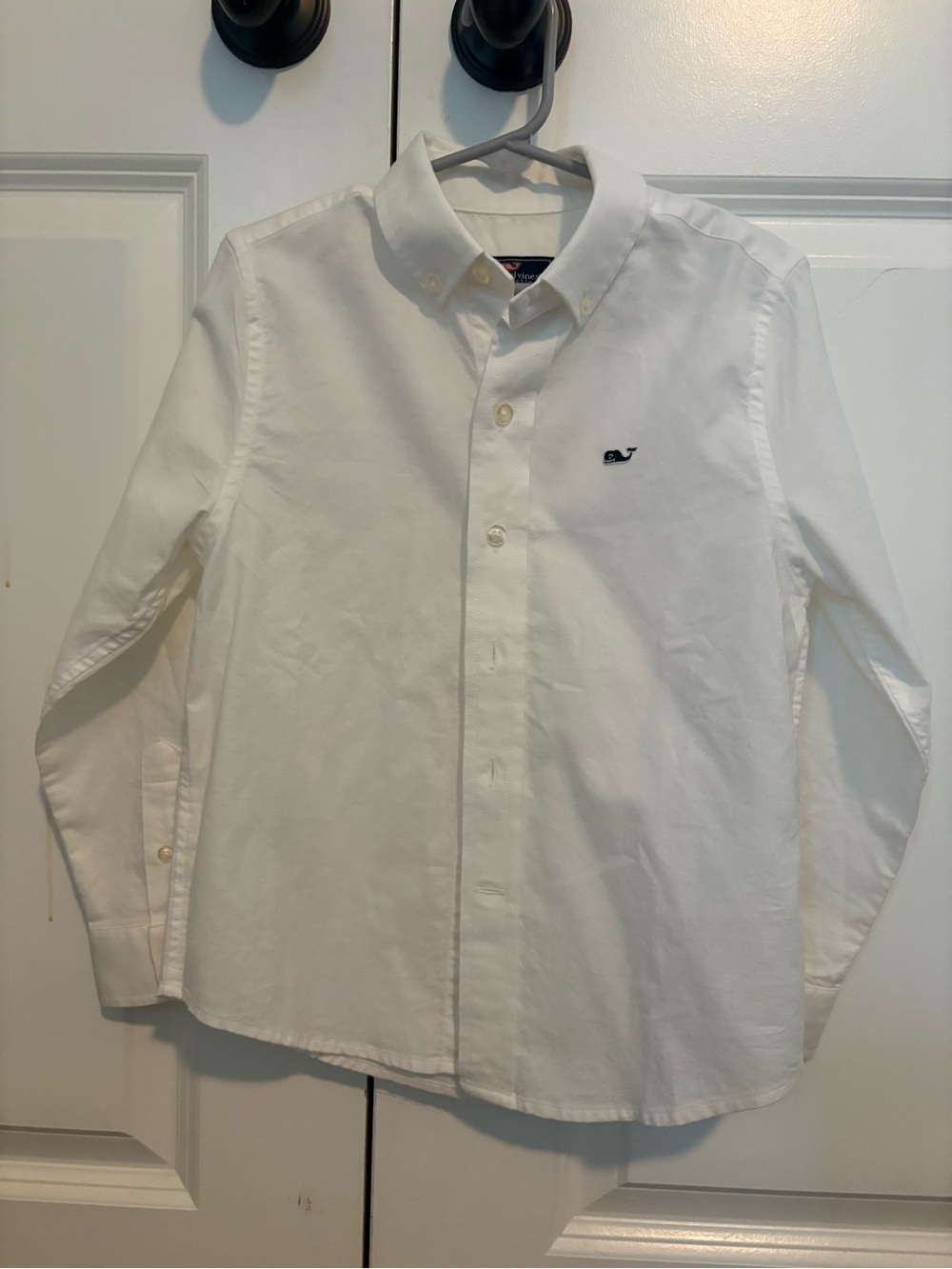 Vineyard Vines White Button-Down Shirt with Navy Whale Emblem